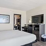 Royal Clipper Inn&Suites 